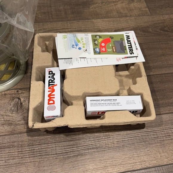 DynaTrap 3 Insect Trap Mosquito Control Bug Killer 1/2Acre Coverage 2 Extra Bulb - Picture 8 of 9